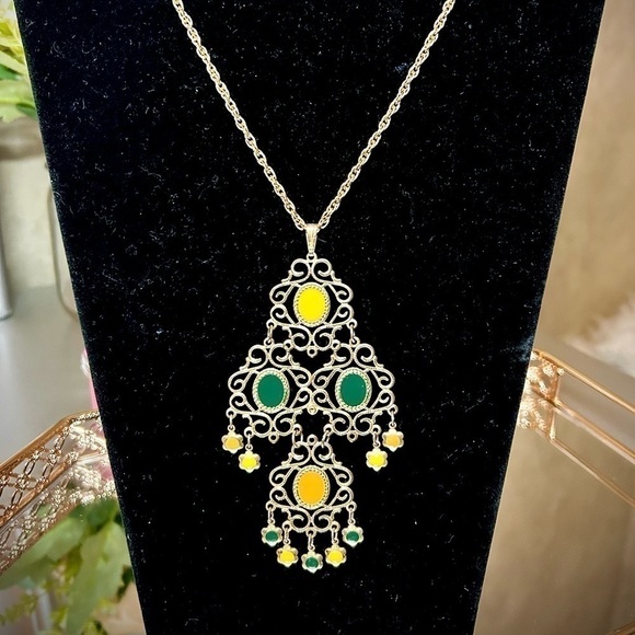 Chandelier Necklace Gold - Picture 2 of 3